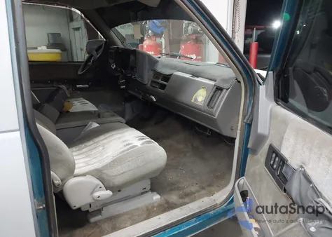 1994 Chevrolet Gmt-400 C1500 z USA, uszkodzony, nr VIN 1GCEC19K8RE305737